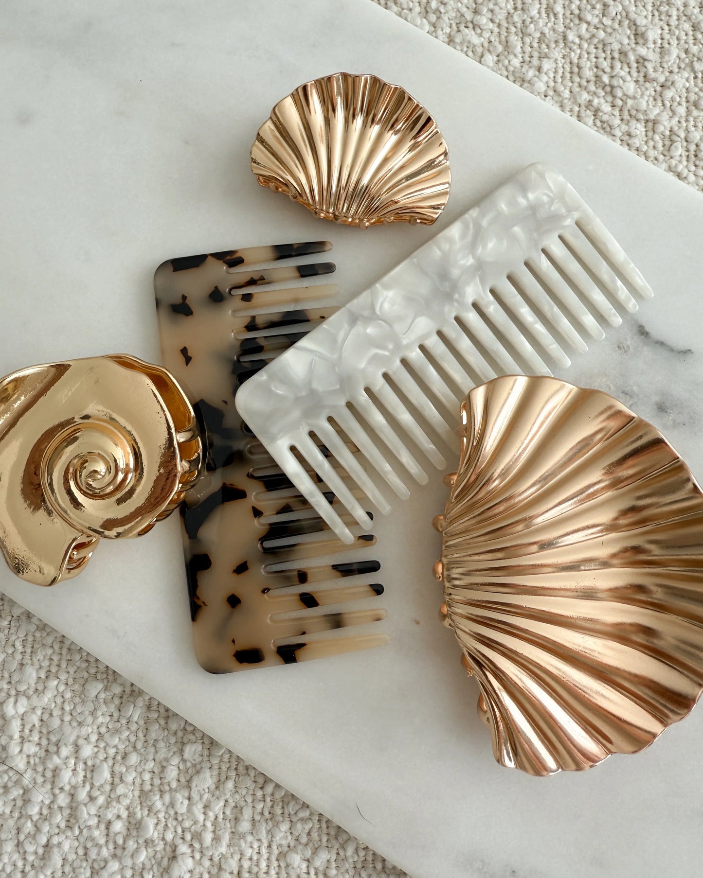 Mini Icon Shell Claw Clip Gold